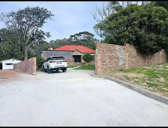 3 BEDROOM HOUSE FOR SALE IN MOSSEL BAY CENTRAL